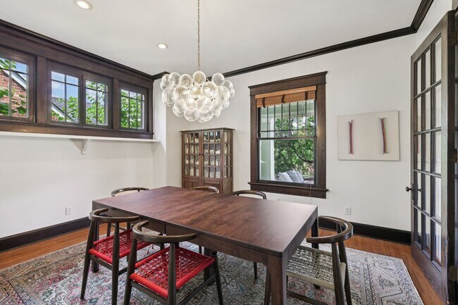 Building Photo - Beautiful Historic 4BR/3BA Gem | Hillsboro...