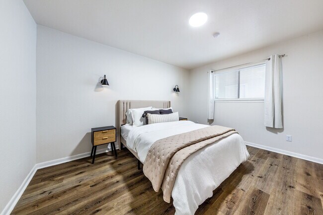 1st Bedroom - 203 W William Cannon Dr