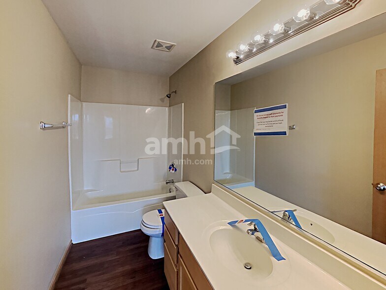 Building Photo - 6516 Roth Dr