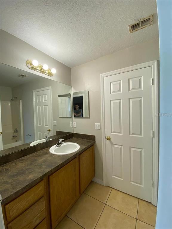 Building Photo - 502 Blackbird Ln