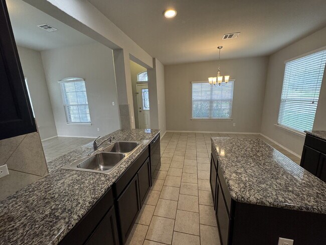 Building Photo - Three bed two bath two car garage in Cotto...