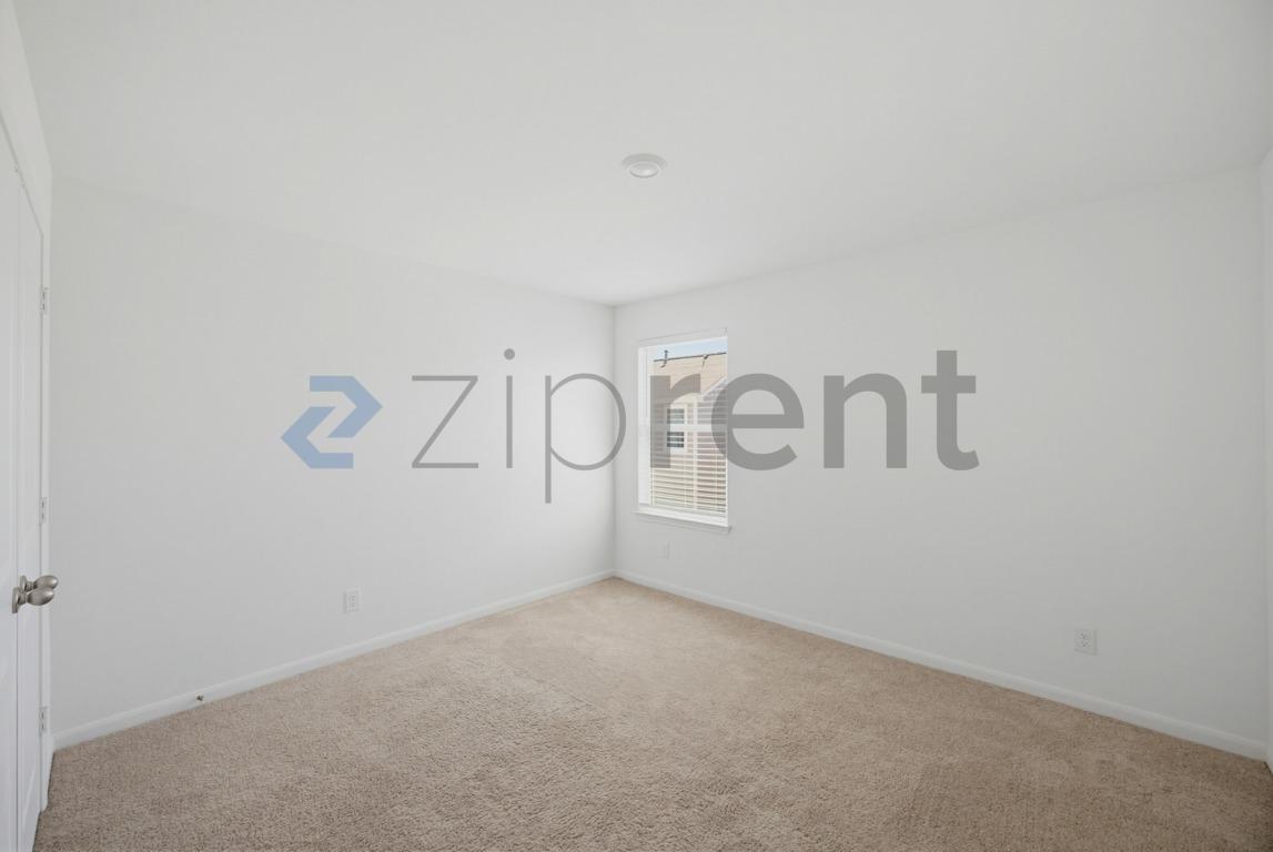 Building Photo - Unit