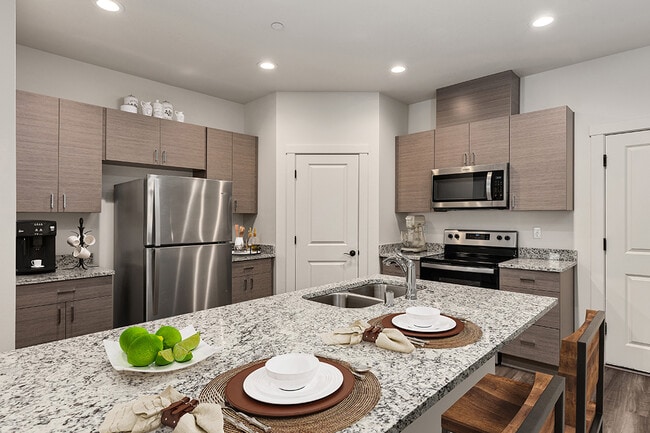 Building Photo - The Crossing Townhomes