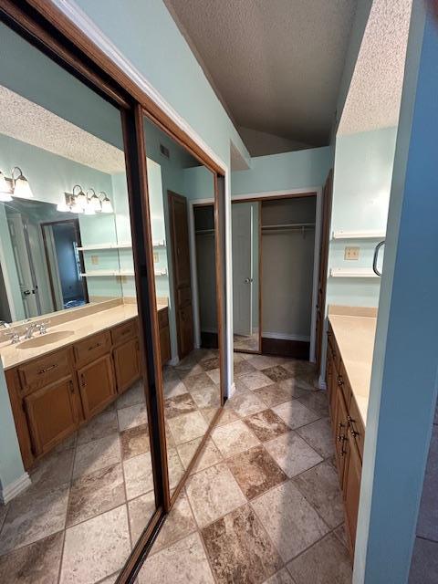 Building Photo - 2601 Oak Meadow Dr