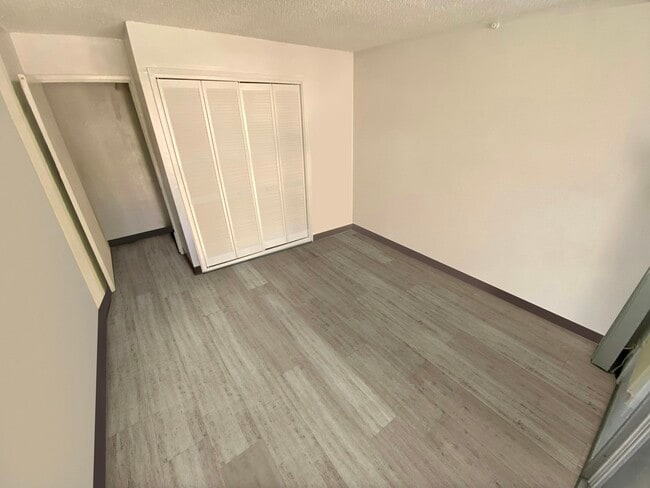 Building Photo - 909 Ala Lilikoi St