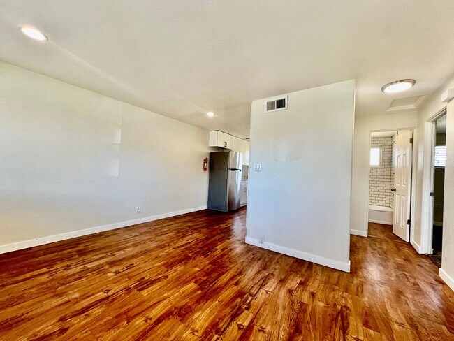 Building Photo - Sloans Lake