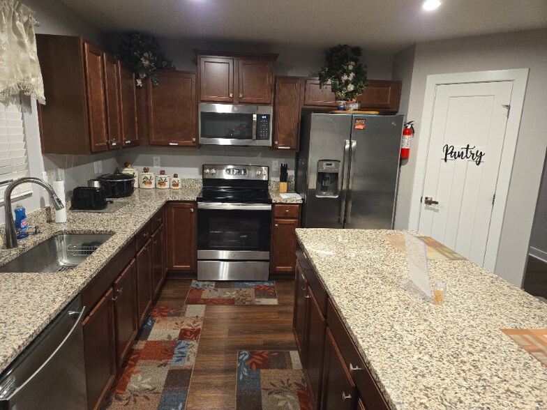 Building Photo - 6425 Brawley Ann Dr