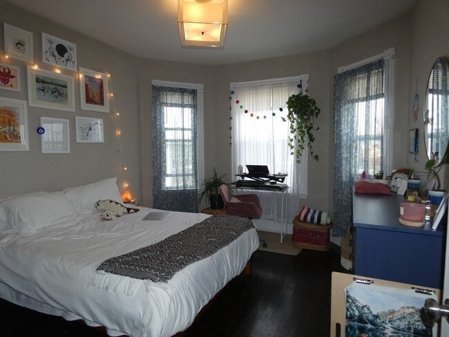 Building Photo - 37 Condor St