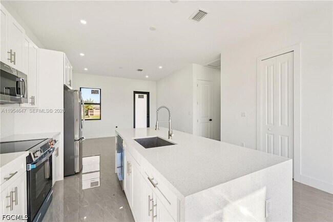 Building Photo - 4402 E 19th St