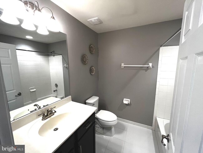 Building Photo - 302 Lexington Mews
