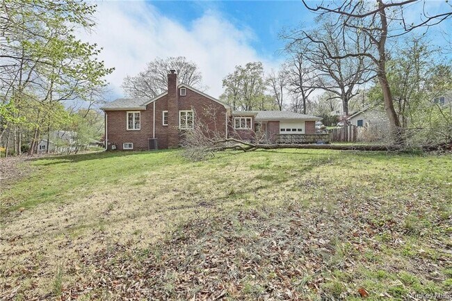 Building Photo - 17 Brookside Ave