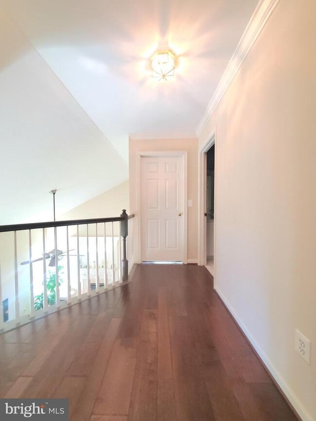 Building Photo - 20960 Capilano Ct