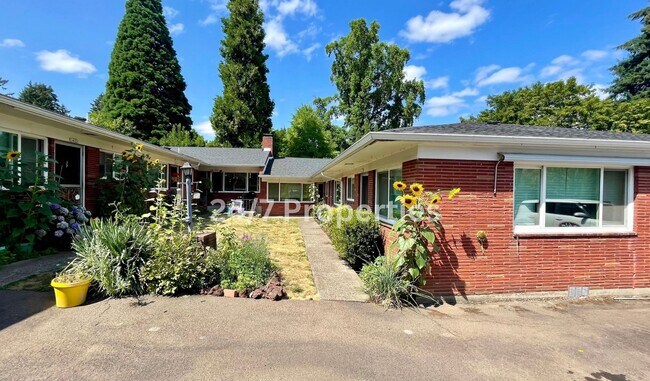 Building Photo - 1BD I 1BA Apartment - Downtown Sellwood