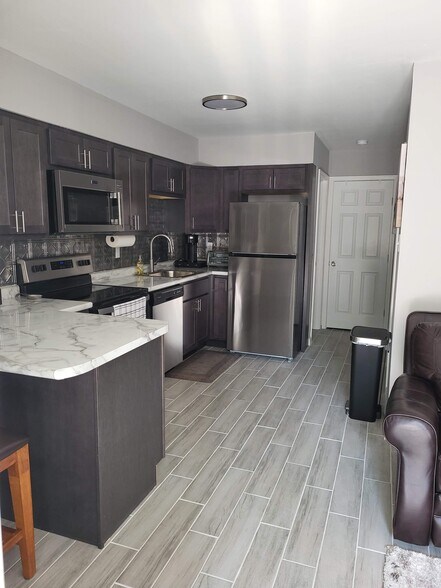 Building Photo - 2724 Arnold Tenbrook Ct