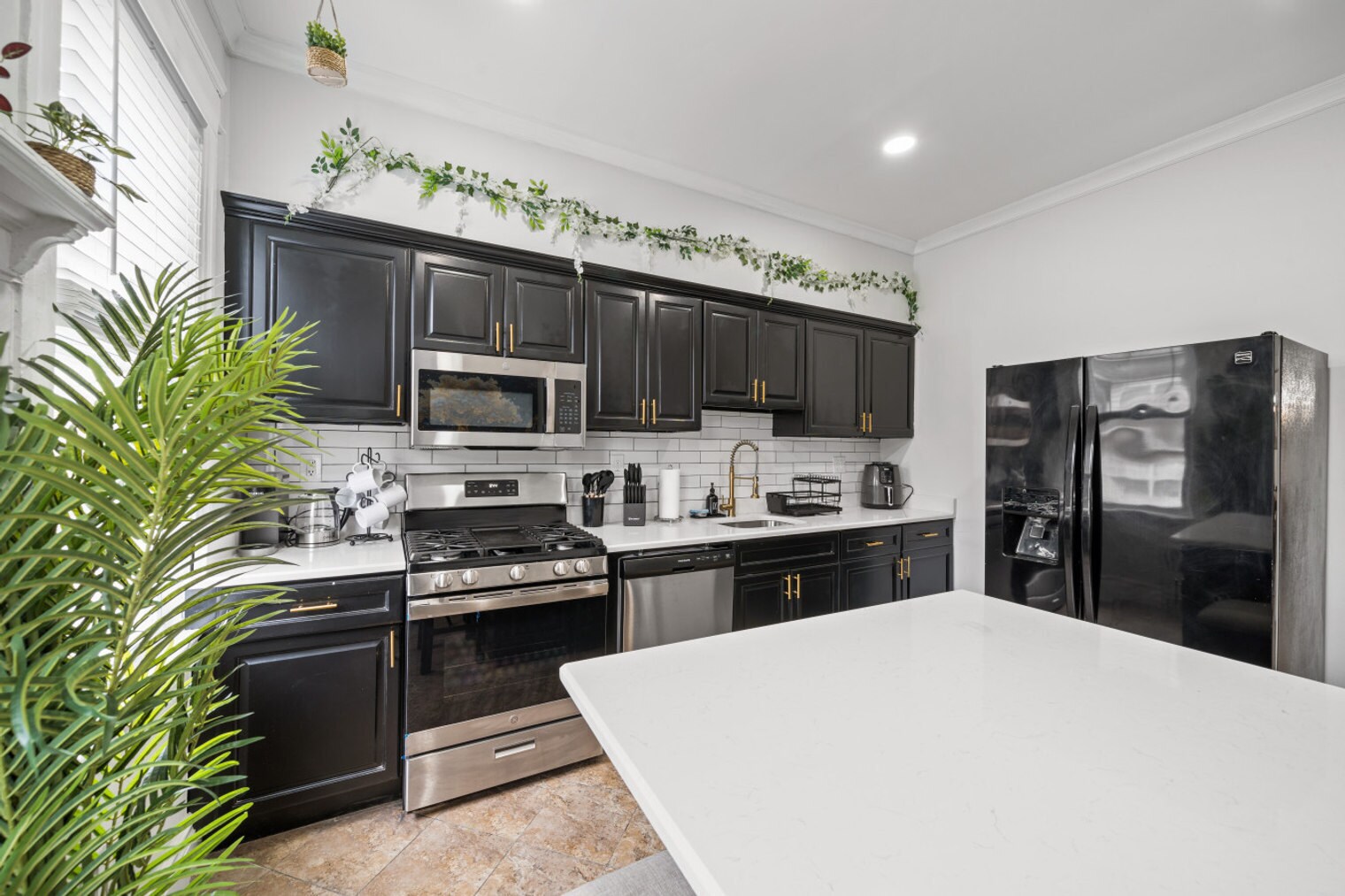 Building Photo - 84 W 42nd St