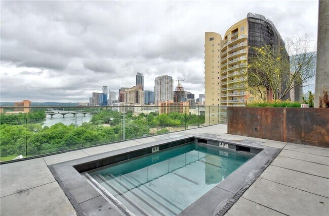 Building Photo - 70 Rainey St