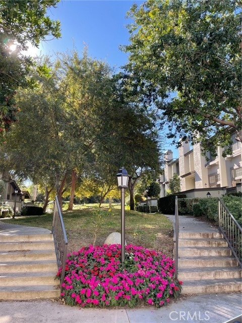 Building Photo - 13 Sunstream