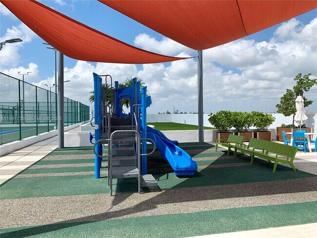 Building Photo - 16385 Biscayne Blvd