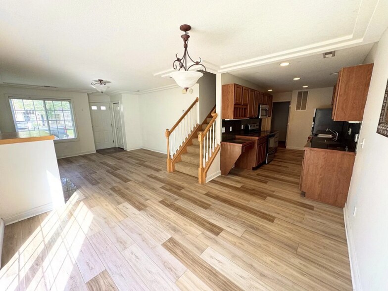 Building Photo - 21113 Clydesdale Curve N