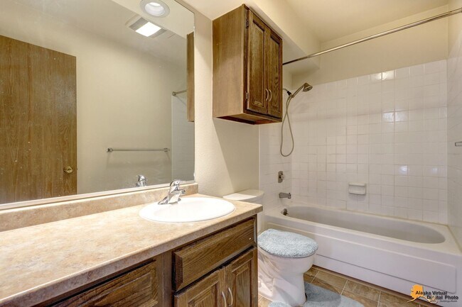 Building Photo - 2201 Romig Pl