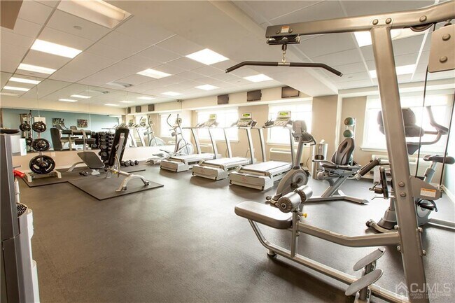 Building Photo - 110 Somerset St