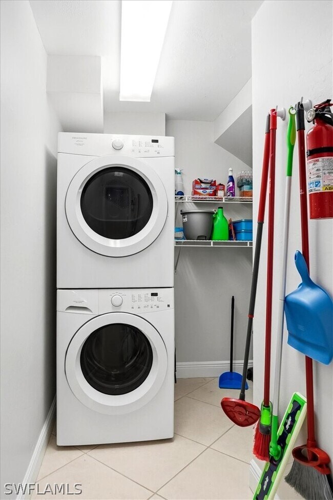 Building Photo - 5963 Sand Wedge Ln