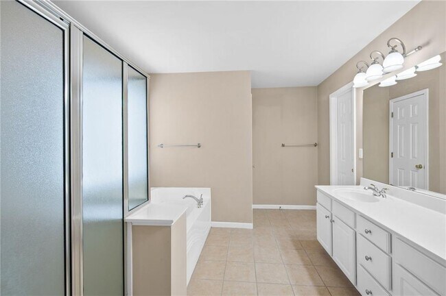 Building Photo - 4071 Kingsley Park Ln