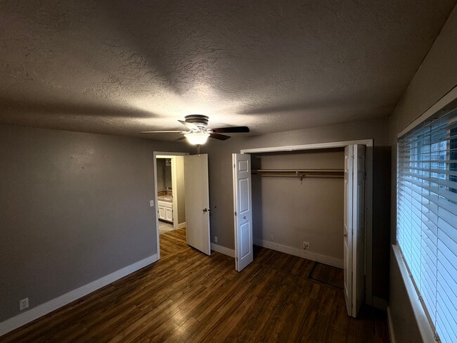 Building Photo - 1405 E Bergeson St