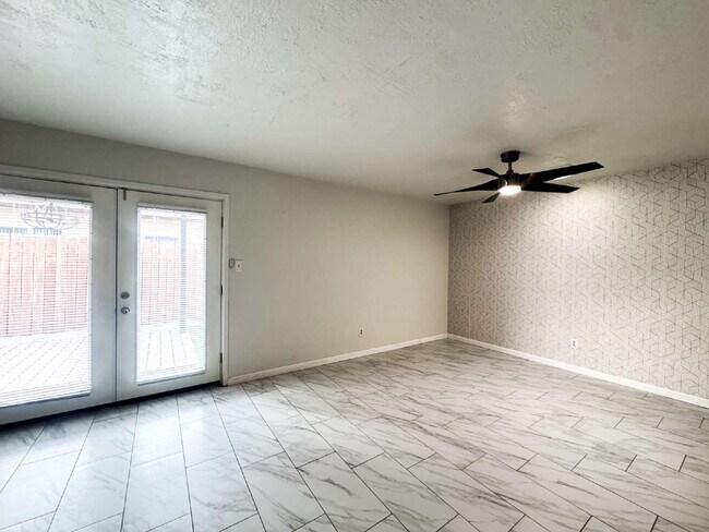 Building Photo - "Pool Home in the Center of Yuma!"