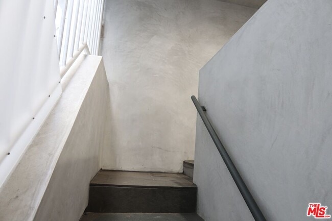 Building Photo - 21 1/2 Wavecrest Ave