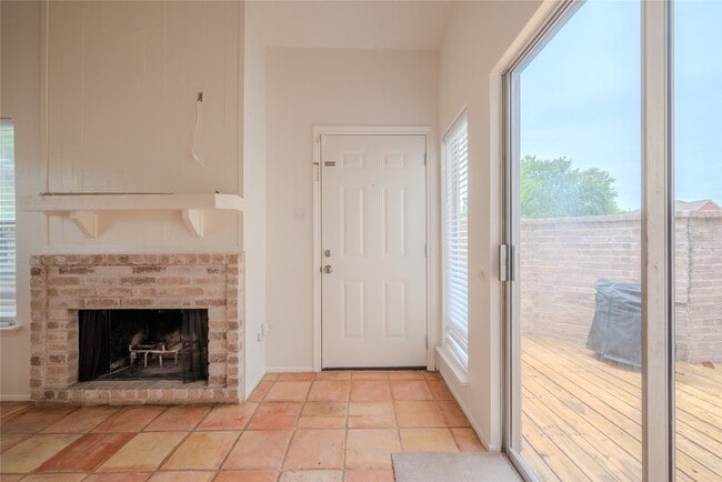 Building Photo - 13034 Leader St