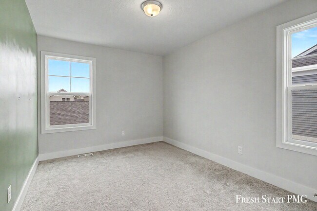 Building Photo - 3-Bed with 2.5 Baths in Rockford's Serene Setting with Fenced in Yard