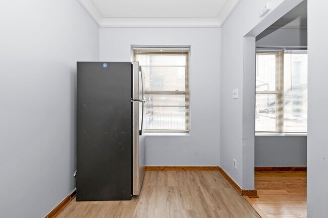 Interior Photo - 6237-45 Kedzie