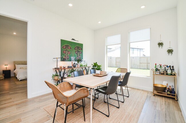 Building Photo - 4827 Avon Ridge Way