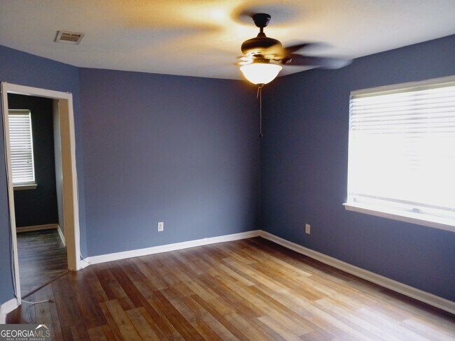 Building Photo - 2928 Dahlia Dr