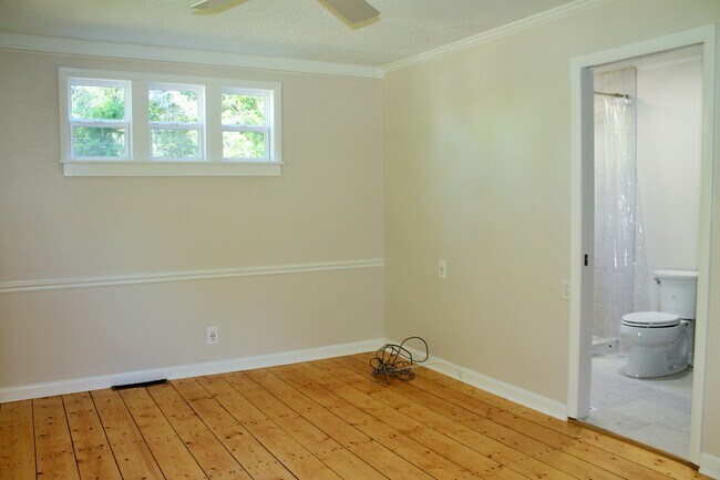 Building Photo - 275 Piney Ln