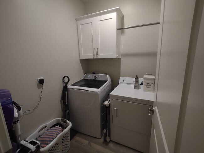 Building Photo - 527 N 550 W