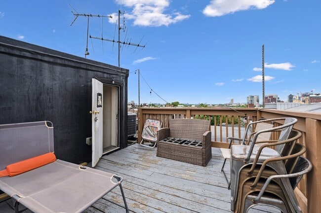 Building Photo - 5 Grove St