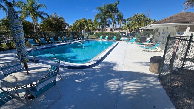 Building Photo - Nice 2/2 in the Gated East Lake Woodlands community