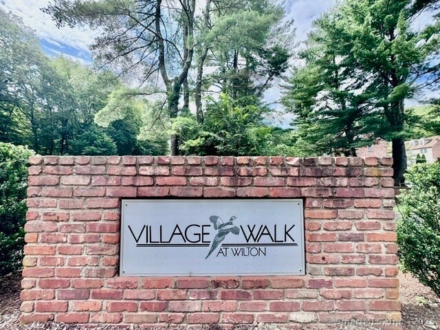 Building Photo - 62 Village Walk