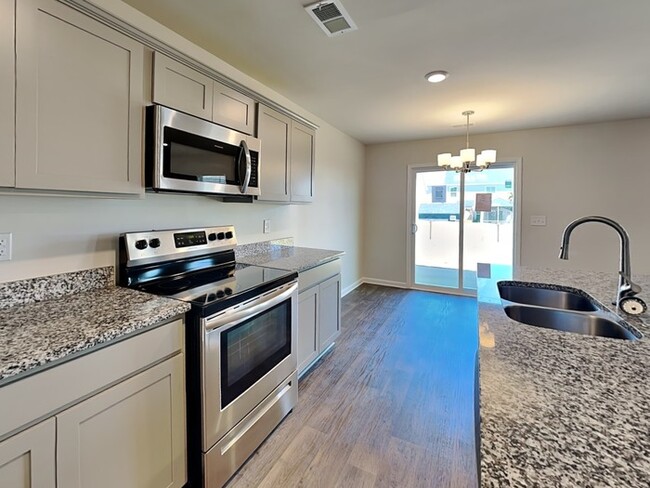 Building Photo - Located in desirable Ashton Lakes neigComi...