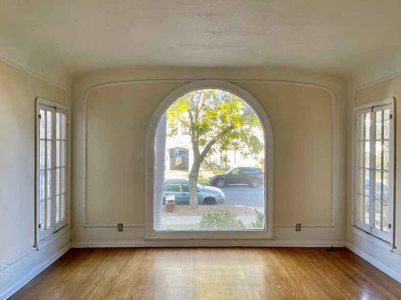 Building Photo - 1017 Meadowbrook Ave