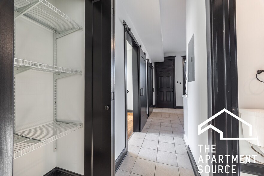 Building Photo - 1000 N Mozart St