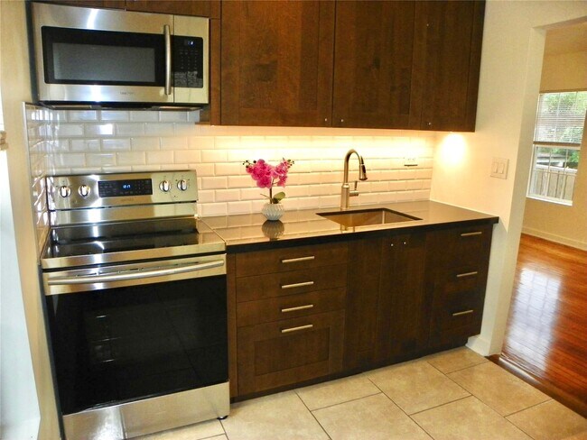 Primary Photo - 4334 Jefferson St