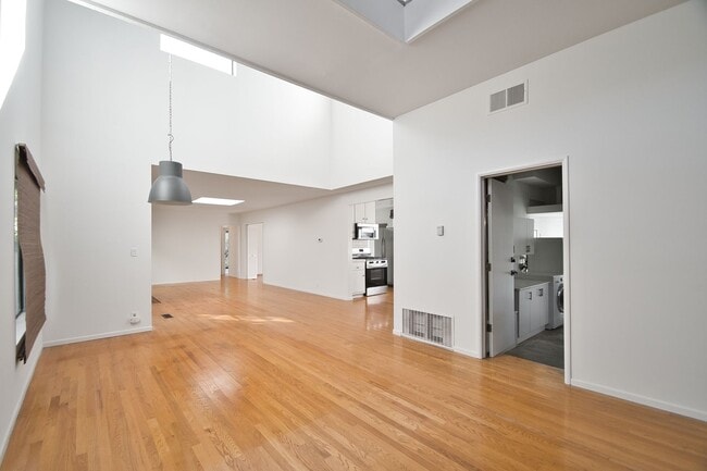 Building Photo - 4 Bedroom Home on Cul de Sac in Hermosa Beach ** Coming soon 4/21/2026**