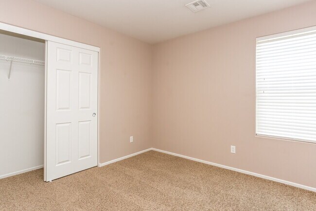 Building Photo - 7921 Point Oaks Ct