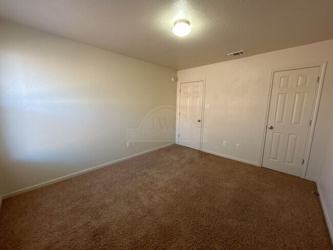 Building Photo - 1405 Cinch