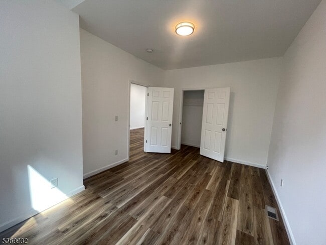 Building Photo - 572 N 9th St