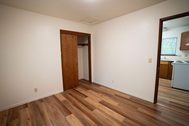 Building Photo - Remodeled 2-Bedroom Apartment for Rent