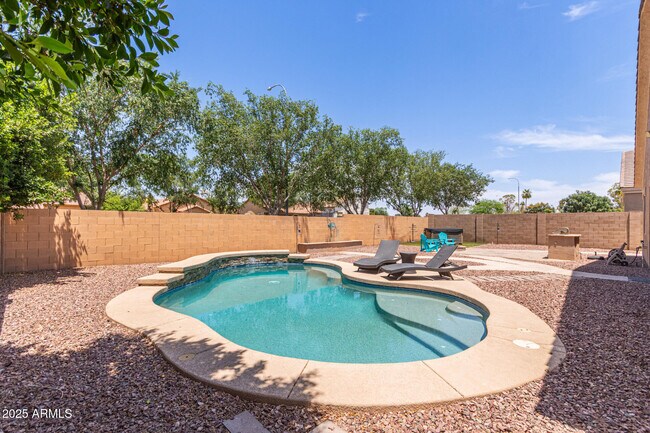 Building Photo - 4978 E Karsten Dr